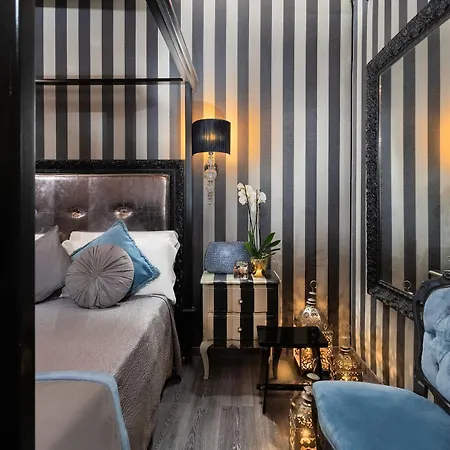 فندق Ad Place 4*