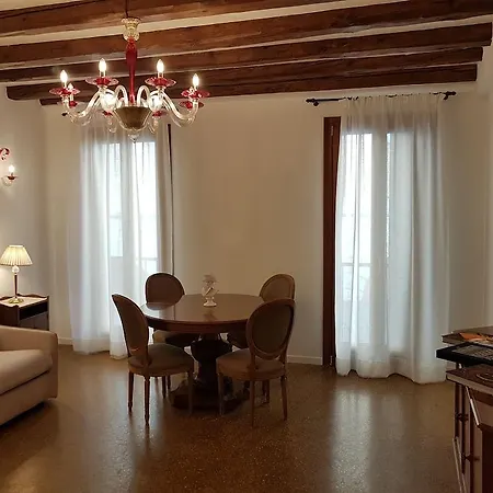 Ad Place 4* البندقية