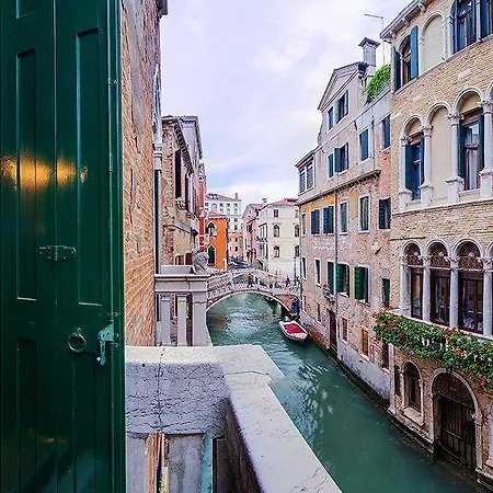 Ad Place 4* البندقية