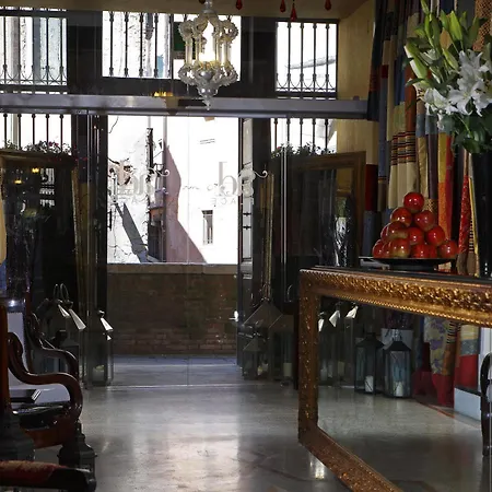 Ad Place 4* البندقية